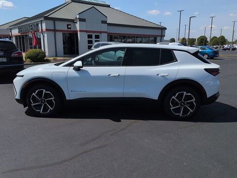 Used 2025 Chevrolet Equinox EV LT FWD image 4