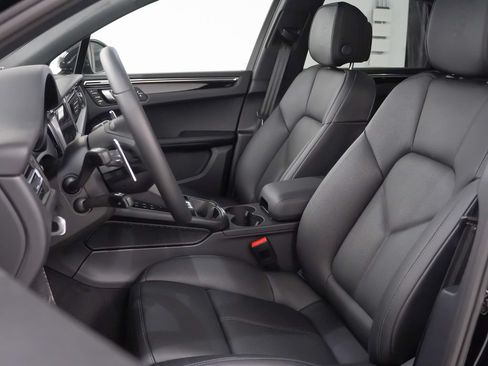 Certified 2026 Porsche Macan AWD/4WD image 25