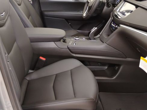 New 2025 Cadillac XT6 Luxury image 24