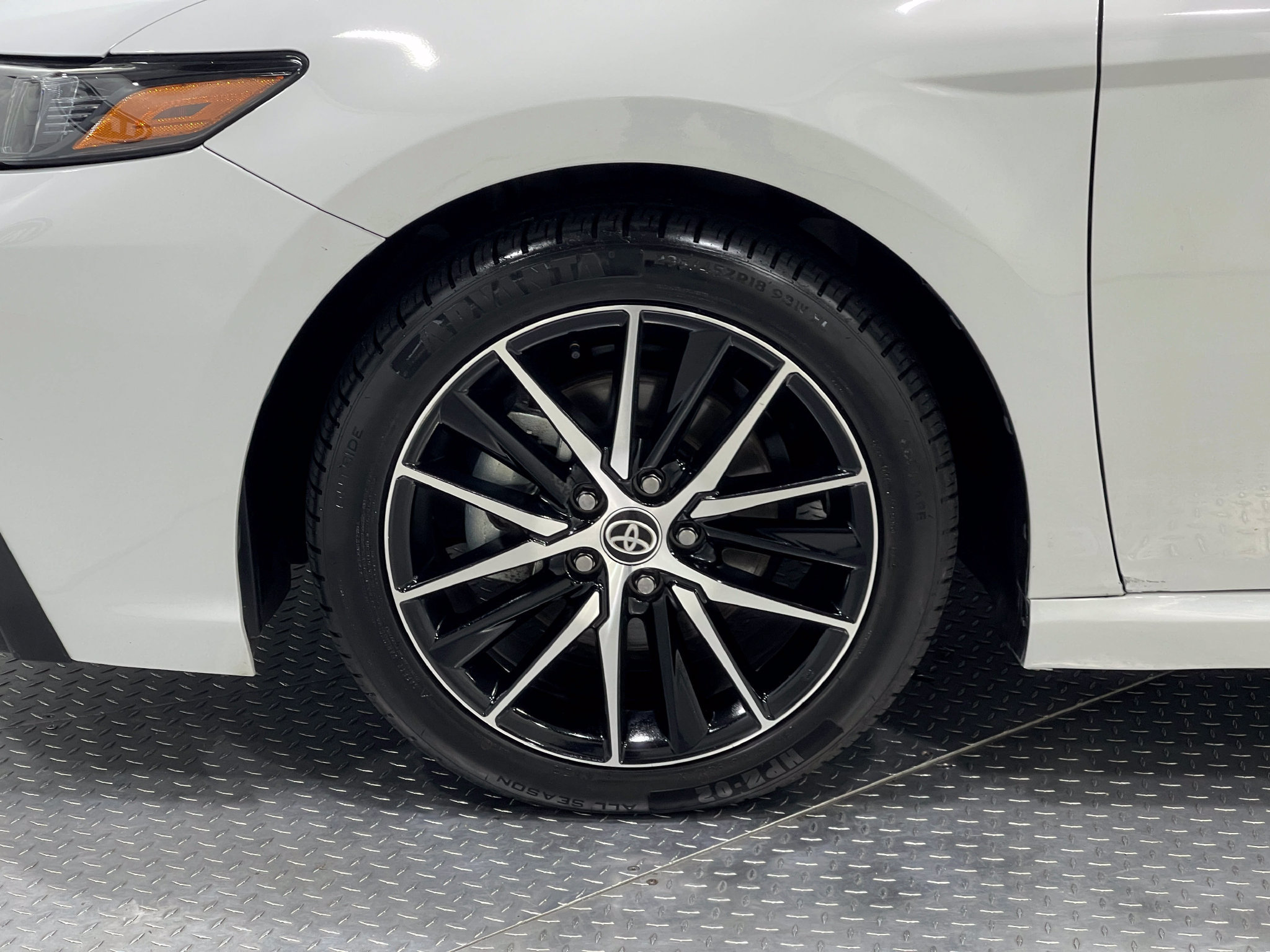 Used 2024 Toyota Camry SE w/ Cold Weather Package FWD image 32