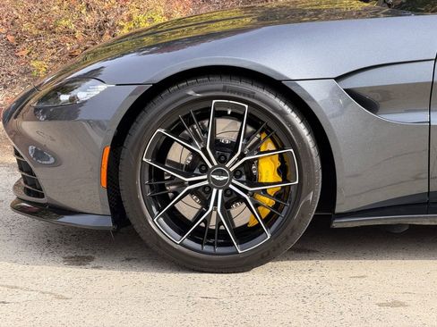 Used 2023 Aston Martin V8 Vantage Coupe image 4