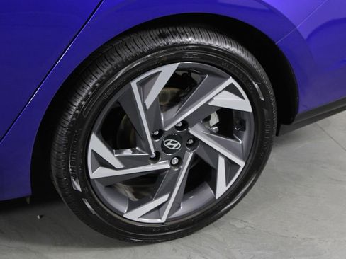 Certified 2025 Hyundai Elantra SEL image 11