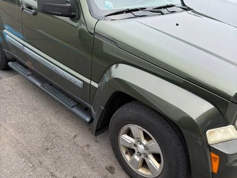 Used 2009 Jeep Liberty Sport AWD/4WD image 3