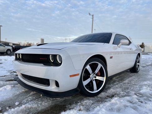 Used 2015 Dodge Challenger SRT w/ Technology Group image 8