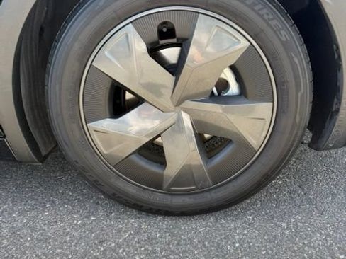 Certified 2023 Toyota Prius LE FWD image 11