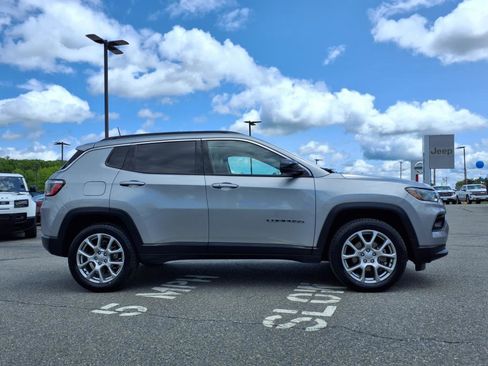 Used 2022 Jeep Compass Latitude image 5