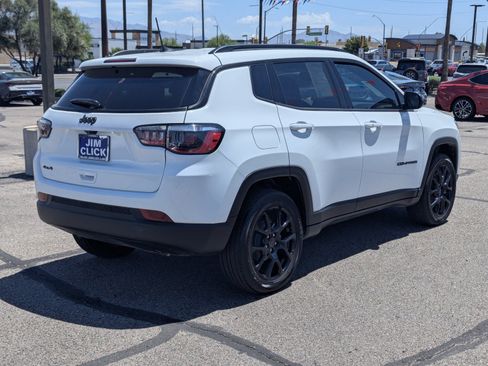 Used 2025 Jeep Compass Latitude w/ Altitude Special Edition AWD/4WD image 2