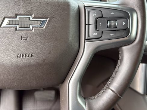 Used 2023 Chevrolet Suburban Z71 w/ Luxury Package AWD/4WD image 15
