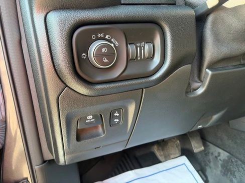 Used 2022 RAM 1500 Laramie AWD/4WD image 16