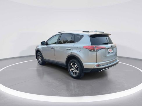 Used 2017 Toyota RAV4 XLE AWD/4WD image 6