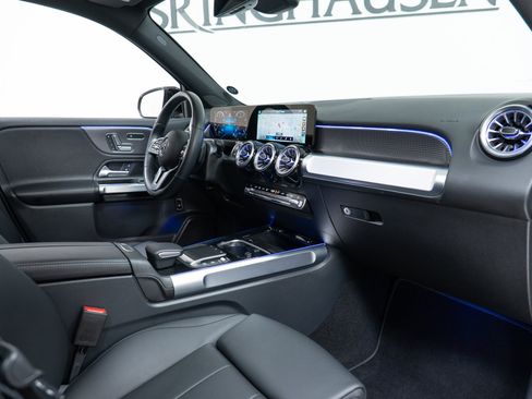 Used 2022 Mercedes-Benz GLB 250 4MATIC image 21