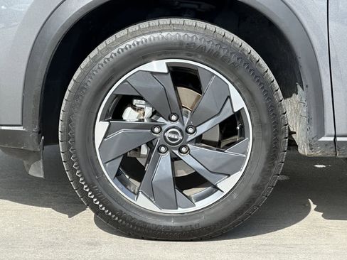 Used 2025 Nissan Rogue SV image 27