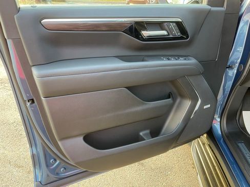 New 2026 Chevrolet Suburban LT w/ Comfort Package image 9