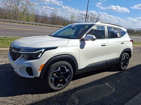 Used 2024 Kia Seltos EX AWD/4WD image 3