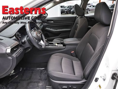 Used 2024 Nissan Altima 2.5 SV w/ SV Premium Package FWD image 14