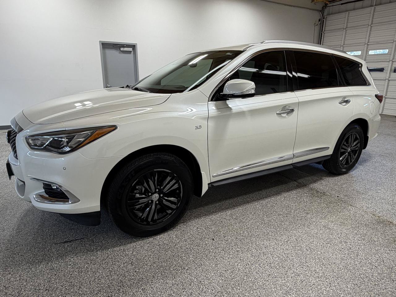 Used 2020 INFINITI QX60 Luxe w/ Essential Package FWD image 2