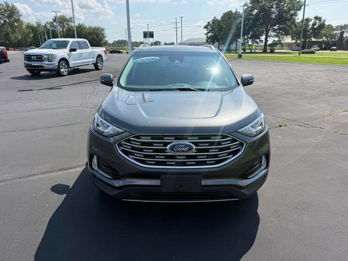 Used 2019 Ford Edge Titanium w/ Cold Weather Package FWD image 2