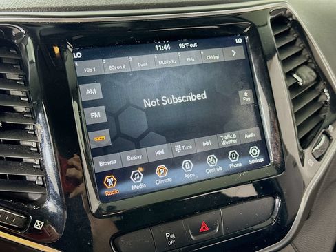 Used 2019 Jeep Cherokee Limited FWD image 28