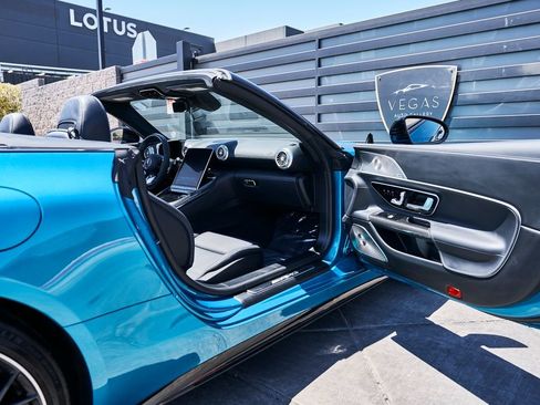Used 2022 Mercedes-Benz SL 63 AMG 4MATIC w/ AMG Aerodynamic Package image 30