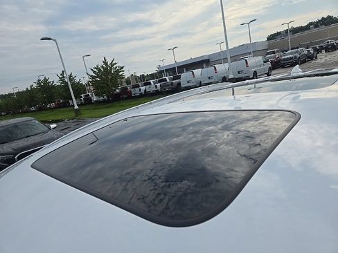 Used 2019 Buick Enclave Essence AWD/4WD image 9