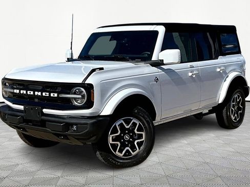 Used 2022 Ford Bronco Outer Banks image 1