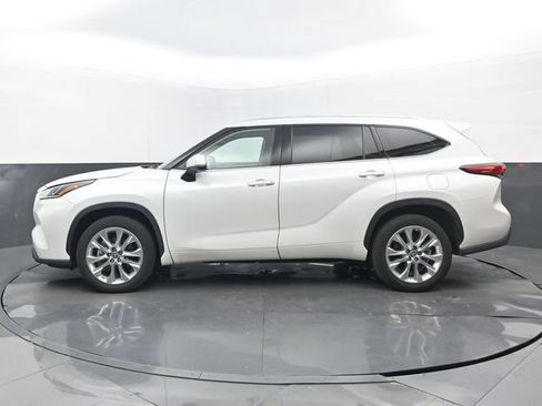 Used 2023 Toyota Highlander Limited FWD image 29