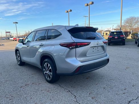 Certified 2024 Toyota Highlander LE image 3