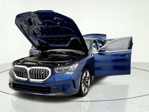 Used 2025 BMW i5 eDrive40i RWD image 13