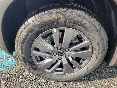 New 2025 Nissan Pathfinder SV image 13