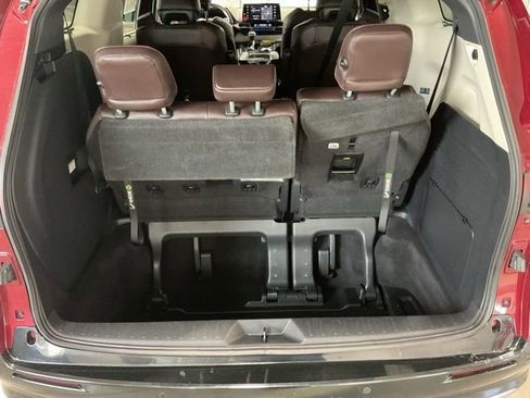 Used 2021 Toyota Sienna Platinum image 22