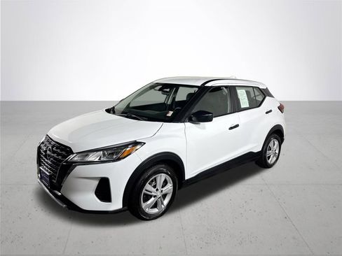 Used 2024 Nissan Kicks S image 2