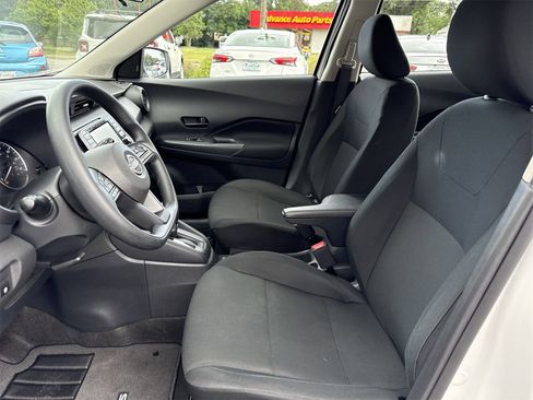 Used 2024 Nissan Kicks S image 9