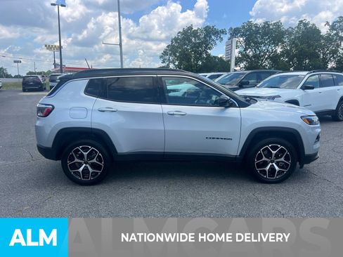 Used 2025 Jeep Compass Limited AWD/4WD image 4