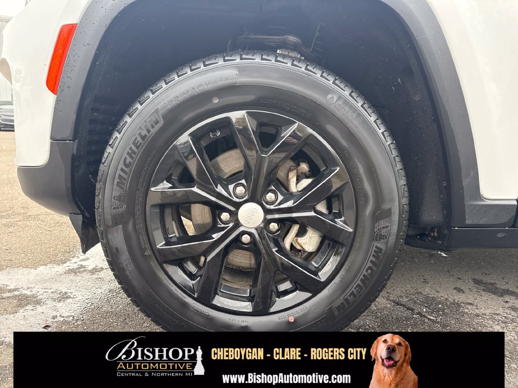 Used 2023 Jeep Grand Cherokee Limited AWD/4WD image 16