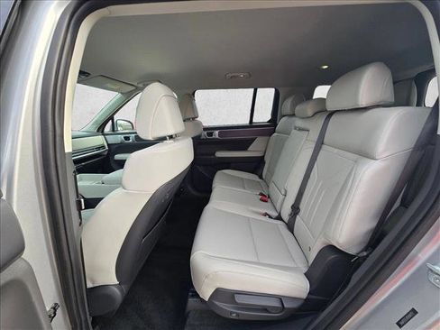 Used 2025 Hyundai Santa Fe SEL AWD/4WD image 16