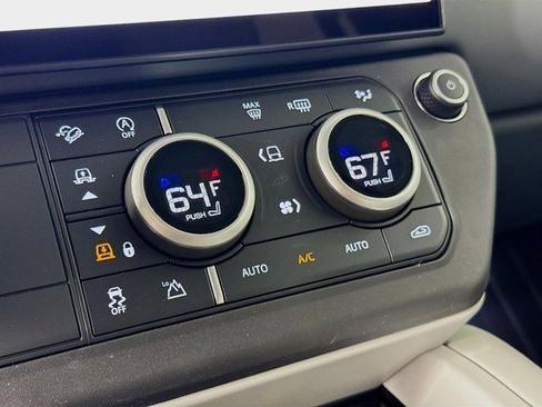 New 2026 Land Rover Defender 110 X-Dynamic SE image 17