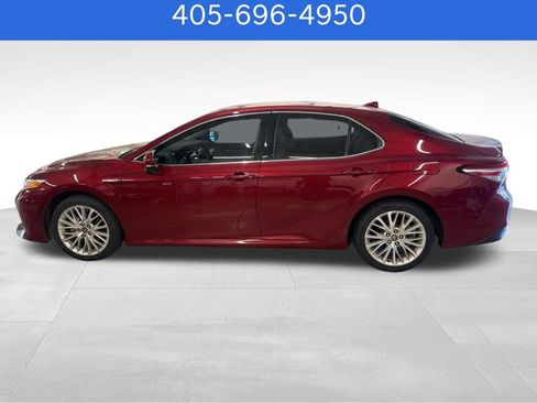 Used 2020 Toyota Camry XLE image 5