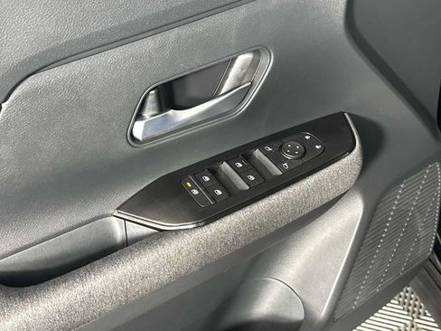 Used 2025 Nissan Kicks SV FWD image 11