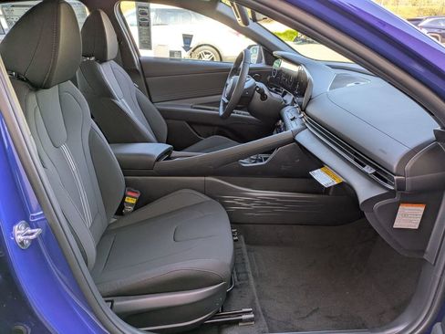 New 2025 Hyundai Elantra SEL image 30