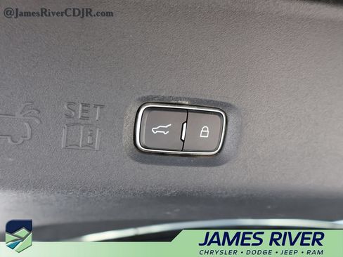 Used 2025 Ford Expedition Active AWD/4WD image 18