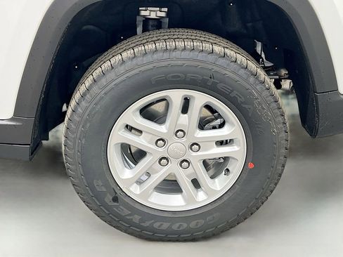 New 2025 Jeep Grand Cherokee Laredo w/ Luxury Tech Group I image 36