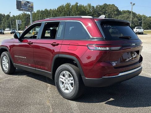 New 2025 Jeep Grand Cherokee Laredo image 6