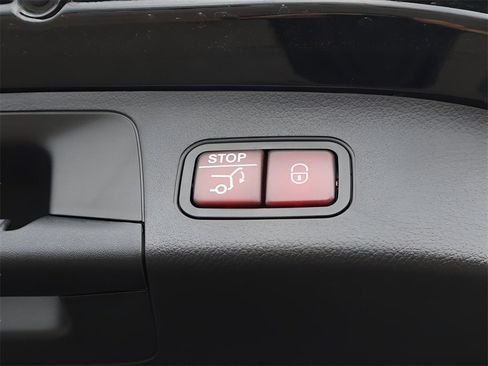 Used 2025 Mercedes-Benz GLA 250 4MATIC image 18