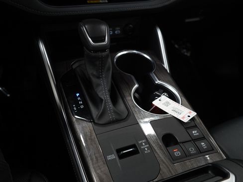 Used 2025 Toyota Highlander Platinum image 26