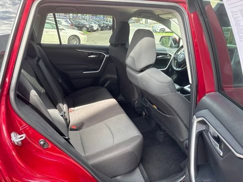 Used 2025 Toyota RAV4 XLE AWD/4WD image 31