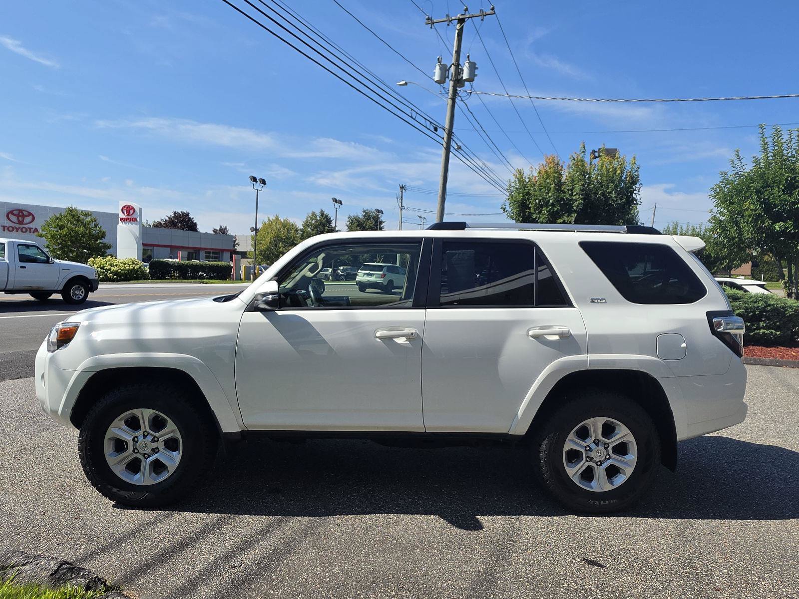 Used 2021 Toyota 4Runner SR5 Premium w/ Moonroof Package AWD/4WD image 6