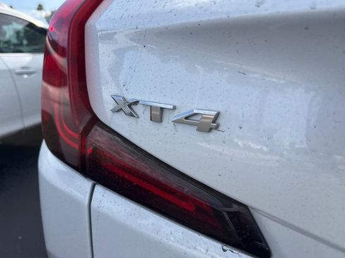 Used 2020 Cadillac XT4 Premium Luxury image 8