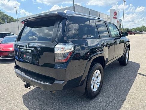 Used 2018 Toyota 4Runner SR5 AWD/4WD image 11