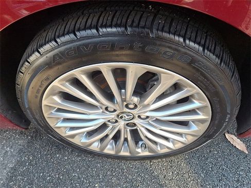 Used 2019 Toyota Avalon Limited image 8