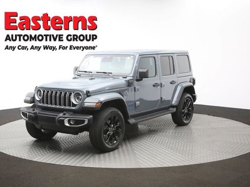Used 2025 Jeep Wrangler Unlimited Sahara AWD/4WD image 55